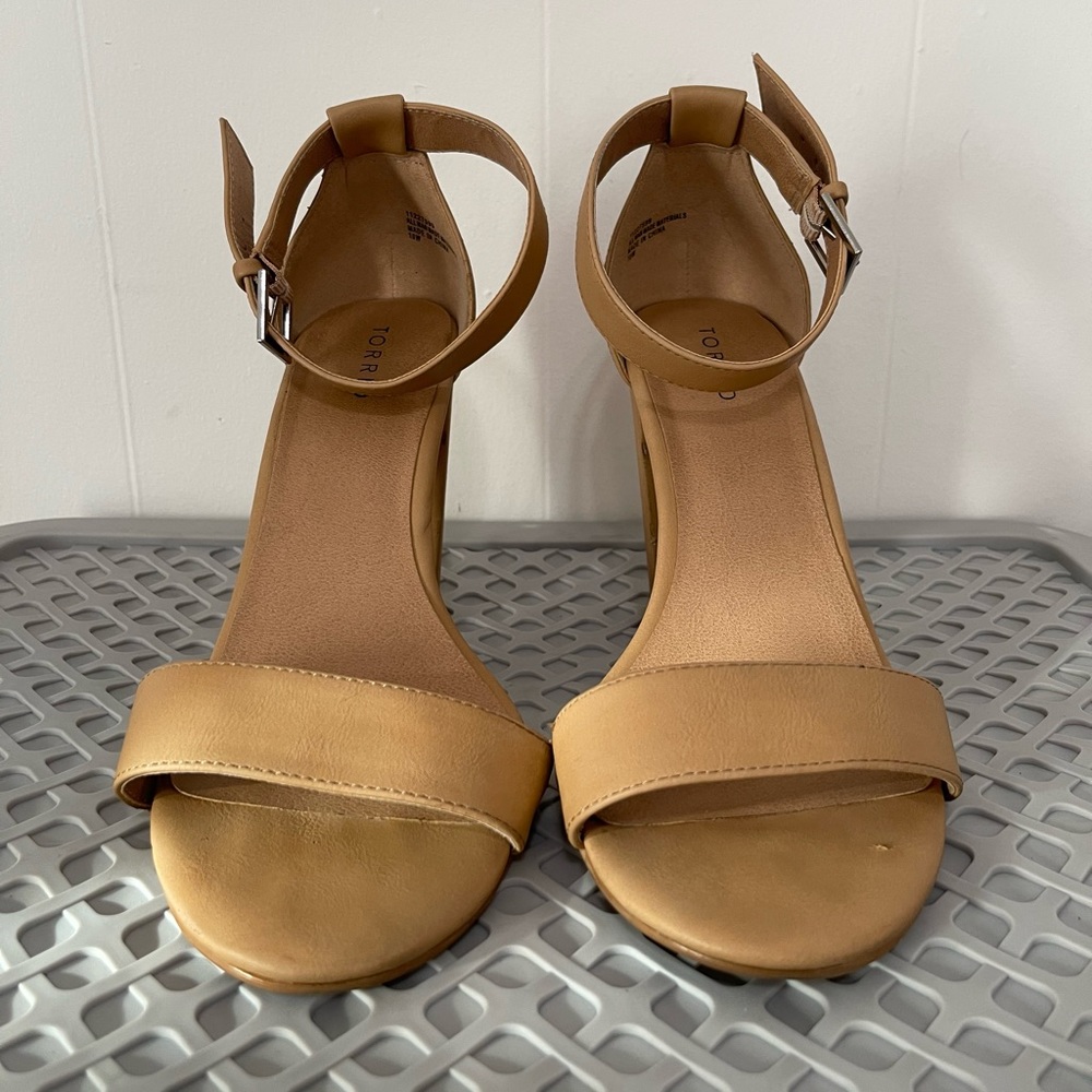 Torrid heels 10 wide